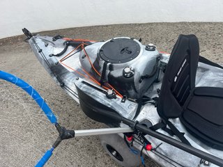 Kayak Galaxy con accessori da pesca