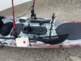 Kayak Galaxy con accessori da pesca