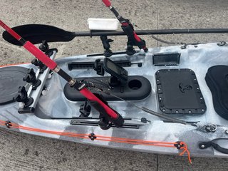 Kayak Galaxy con accessori da pesca