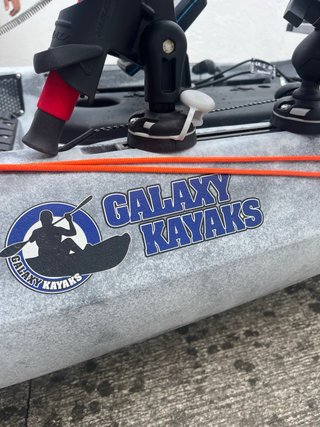 Kayak Galaxy con accessori da pesca