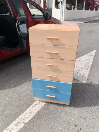 Cajonera de madera y plástico