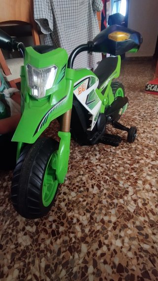 Moto Eléctrica Infantil Verde y Negra