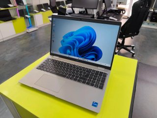 Dell Latitude 5520 i5 di 11a generazione | 8 GB di RAM | SSD da 256 G