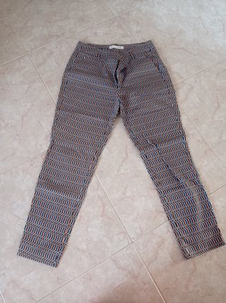 Pantalón pitillo Sfera estampado