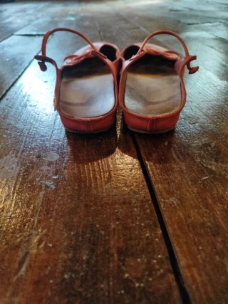 NAGORE Sandalias zueco rojas