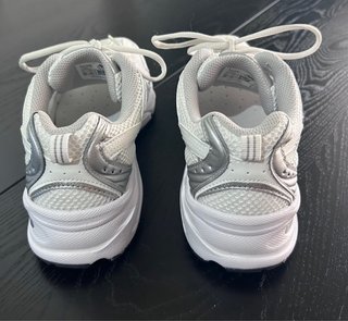 New Balance 530 Plata y Blanco Unisex