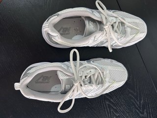 New Balance 530 Plata y Blanco Unisex