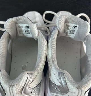 New Balance 530 Plata y Blanco Unisex