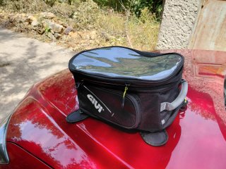 Bolsa Sobredeposito Givi EA117 Tanklock Negra