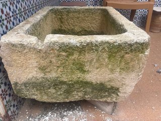 Lavabo antiguo de piedra - 250 años