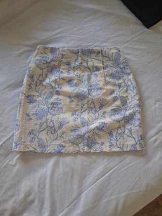 Lote de 4 Faldas y 1 short