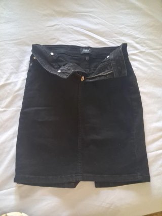 Lote de 4 Faldas y 1 short