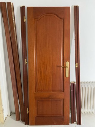 Puertas interiores madera barnizada