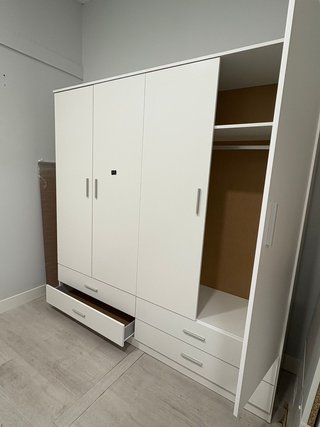 Armario 4 puertas y 4 cajones