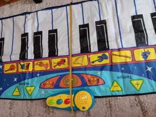 Piano musical para tocar con los pies.