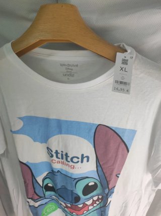 Lote 2 Camisetas Disney: Stitch y Rey León