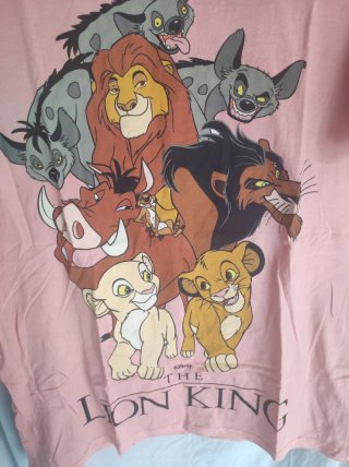 Lote 2 Camisetas Disney: Stitch y Rey León