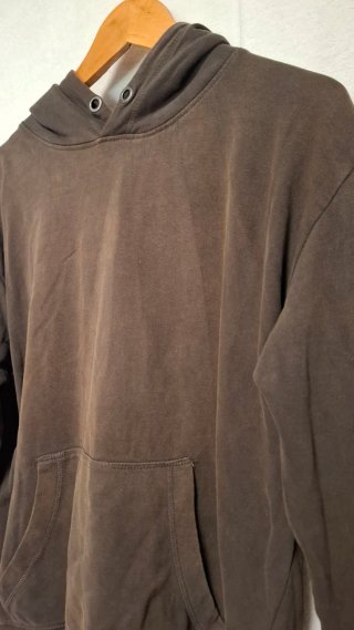 Sudadera marrón con capucha