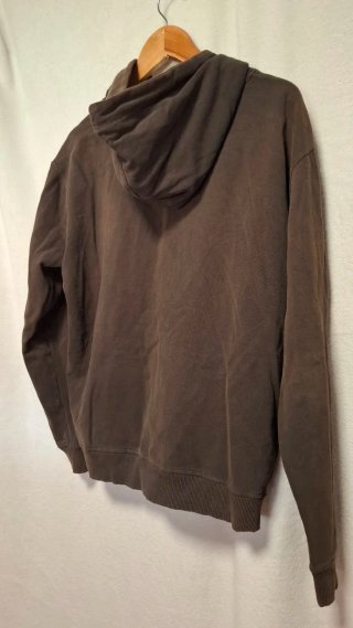 Sudadera marrón con capucha