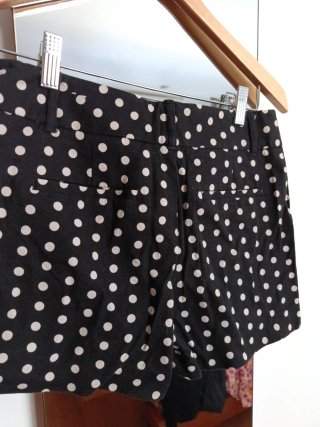Pantalón corto lunares negro talla S