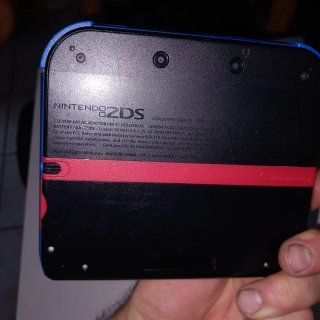 Nintendo 2DS amb extres.