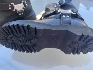Botas Dr. Martens Negras con Hebillas