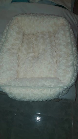 Cama blanca suave para mascota
