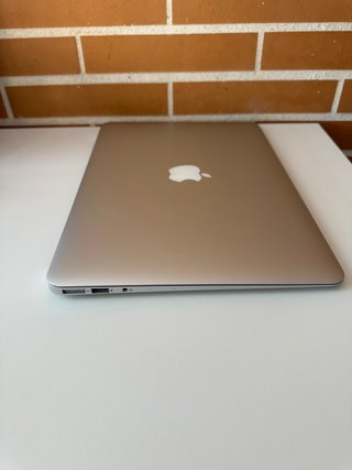 MacBook Air 13 (2014)