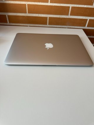 MacBook Air 13 (2014)