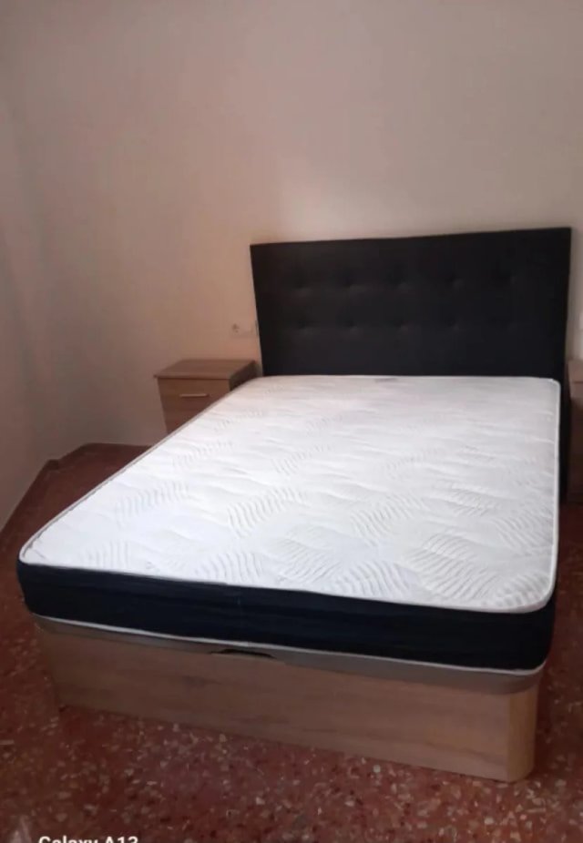Divano letto a ribalta in legno con materassi viscoelastici