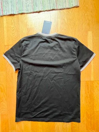 Camiseta Fred Perry Negra con Rayas