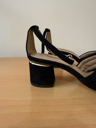 Sandalias Massimo Dutti Tacón Bloque Negro Dorado