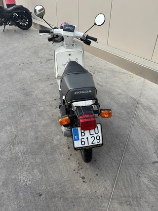 Honda Scoopy 75 Blanca