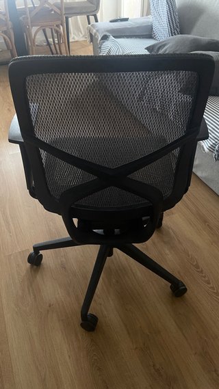 Silla de escritorio con estructura de acero