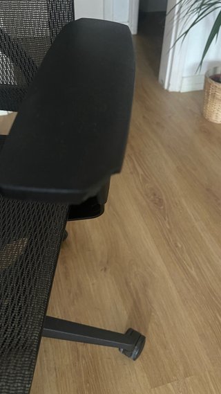 Silla de escritorio con estructura de acero