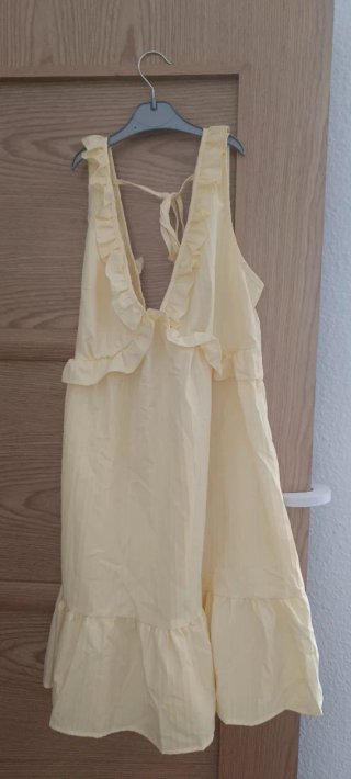 Vestido amarillo con volantes. Shein