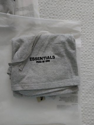 Conjunto Essentials Gris Talla M