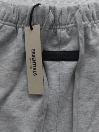 Conjunto Essentials Gris Talla M