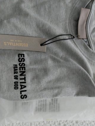 Conjunto Essentials Gris Talla M