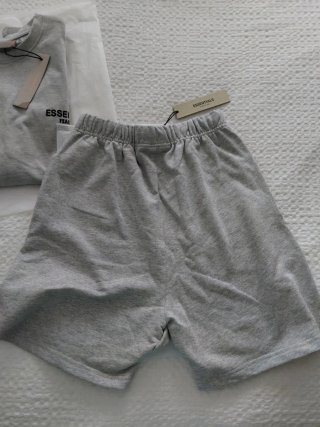 Conjunto Essentials Gris Talla M