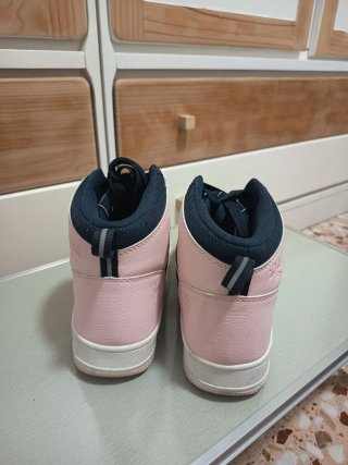 Botines deportivos azul y rosa