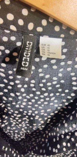 Blusa H&M lunares negra y blanca talla L