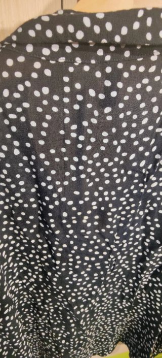 Blusa H&M lunares negra y blanca talla L