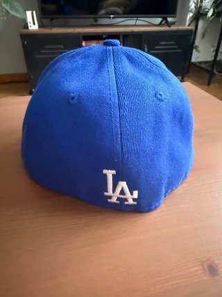 Gorra New Era LA con flores moradas