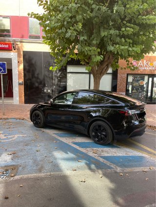 Tesla  Mode Y Long Range 2023.Exelente Estado.