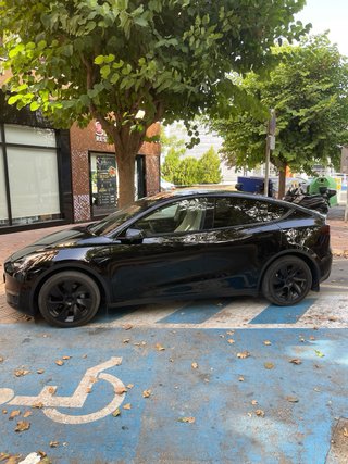 Tesla  Mode Y Long Range 2023.Exelente Estado.