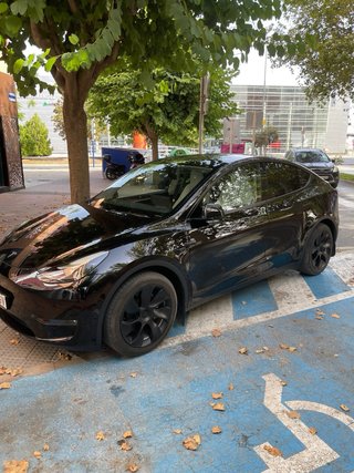 Tesla  Mode Y Long Range 2023.Exelente Estado.