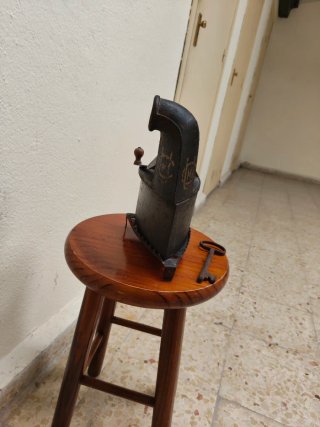 Plancha antigua de hierro