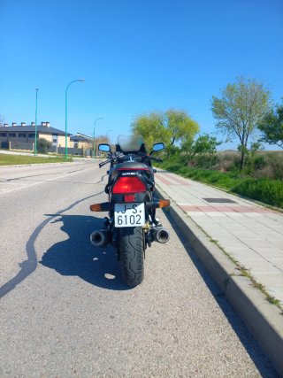 Suzuki GSX 1100 F - Moto Deportiva