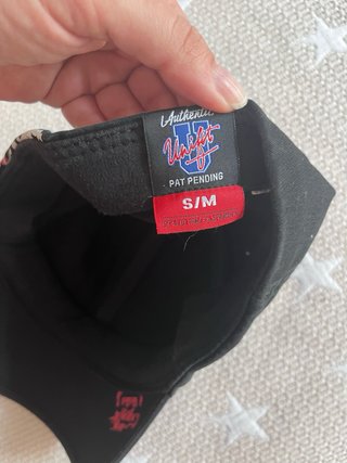 Gorra Billabong Negra y Roja